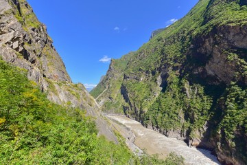 Fototapeta na wymiar Natural Landmark of Tiger Leaping Gorge in Shangri-La, China
