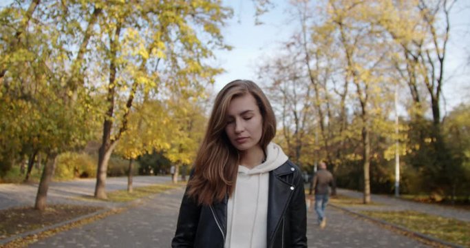 Beautiful Girl Walking in Autumn Prak
