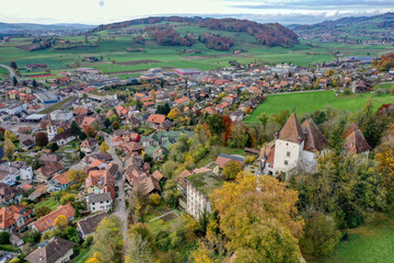 Fototapeta na wymiar Ein Blick von oben auf das Schloss Worb
