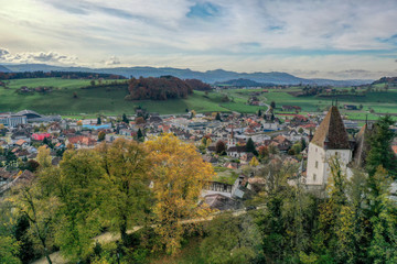 Fototapeta na wymiar Schloss Worb und das Dorf im Hintergrund