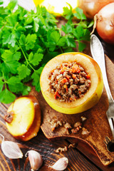 Quince stuffed with meat
