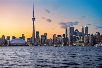 Schilderijen op glas Toronto Skyline bij zonsondergang in Toronto, Ontario, Canada © R.M. Nunes