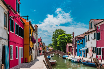 Fototapeta na wymiar Colorful houses in Burano Venice 04