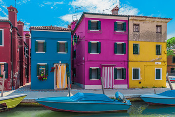 Fototapeta na wymiar Colorful houses in burano Venice 05