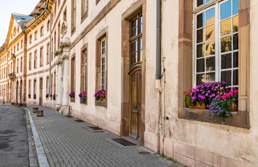 Fototapeta na wymiar old stone houses in the historic city center of Strasbourg