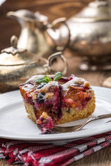 Yeast cake with plums and blueberries.