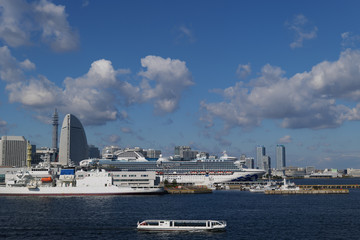 新港埠頭とみなとみらい