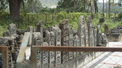 statues