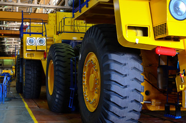 Production process of heavy mining trucks at the factory. Dump truck on the Industrial conveyor in the workshop of an automobile plant. Manufacturer of haulage and earthmoving equipment, haul trucks © MaxSafaniuk