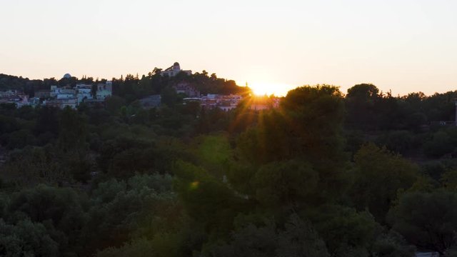 Sonnenuntergang am Tempel des Hephaistos in Athen, Griechenland - pan