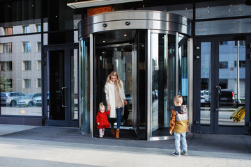 Fototapeta premium Mother with two children at the entrance.