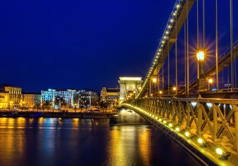Fototapeta na wymiar Szechenyi Chain bridge over Danube river, Budapest, Hungary.