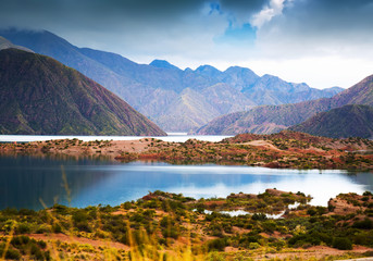 Fototapeta na wymiar Lake near Potrerillos, RN7, Andes, Argentina
