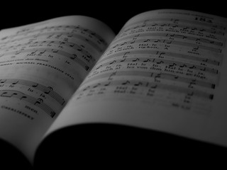 Naklejka premium Kirche Gesangbuch Glaube an Gott evangelisch katholisch Hoffung auf Gott Kraft durch Glaube 