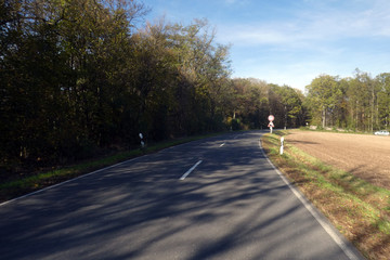 Fototapeta premium Straße von Stierhöfstetten nach Castell