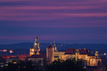 Wzgórze Wawelskie w Krakowie podczas zachodu słońca, Polska - obrazy, fototapety, plakaty