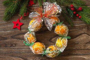 Christmas wreath with tangerines. Handmade. The project of children's creativity, crafts, crafts for children.