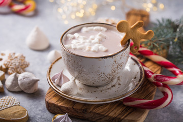 Obraz na płótnie Canvas Hot chocolate cacao drinks with marshmallows in Christmas mugs on grey background. Traditional hot beverage, festive cocktail at X-mas or New Year