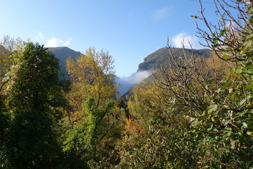 La nuvola che esce dalla Gola del Furlo