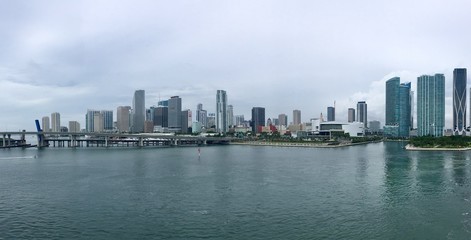 Fototapeta premium Miami Skyline Cruise life Florida USA