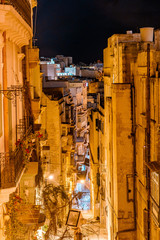 Fototapeta na wymiar Valletta at night