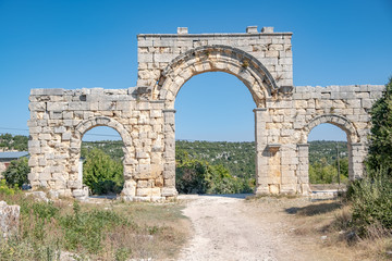 Fototapeta na wymiar The monumental gate is at the end of the north-south colonnaded street, on the west side of the Temple of Zeus Olbios. The Temple of Zeus of Diokaesareia ( Uzuncaburc ) Ancient City in Mersin, Turkey