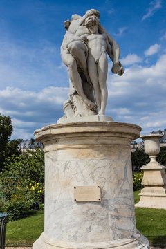 Le Serment de Spartacus (The Oath of Spartacus) sculpture by Louis-Ernest Barrias in the Jardin des Tuileries, Paris