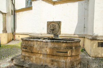 Fototapeta na wymiar Stone bath and fountain 