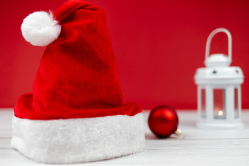 czapka mikołaja i latarenka © andsko