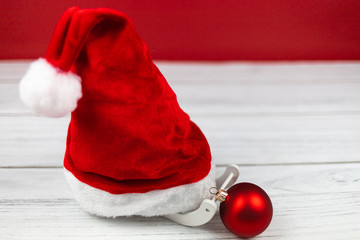 Czerwona czapka dla mikołaja © andsko