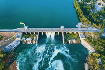 Foto op Plexiglas Aerial view of Dam at reservoir with flowing water, hydroelectricity power station, drone photo. © DedMityay