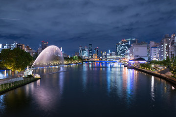 Obraz premium 夜の大川