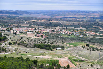 Fototapeta na wymiar vista desde un alto de un pueblo español