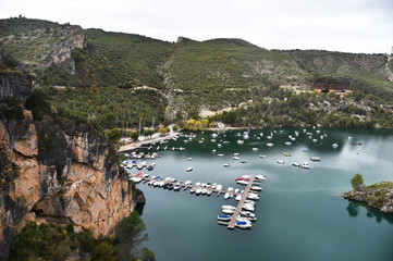 lago y montaña