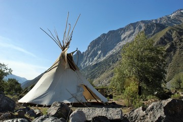 Tipi en la montaña