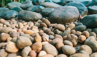 many size of river stones 