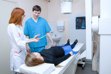 Obraz premium Female and male radiologists.