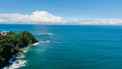 Obraz premium Beautiful aerial view of a magestic Beach in Costa Rica