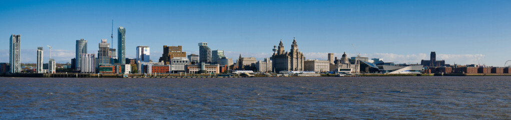 Obraz premium Liverpool's UNESCO listed waterfront including modern office buildings, Liverpool's Anglican Cathedral, the Three Graces and the new Museum of Liverpool.