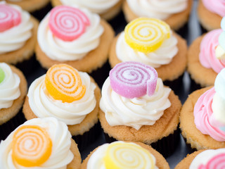 Group of cupcakes on tray.