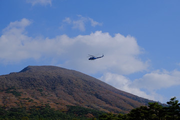 霧島山と救助ヘリ０５