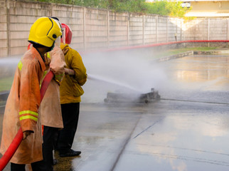 Firefighters are practicing fire fighting prevent emergencies. Use large water hose to put out the fire. The fire caused enormous losses. Must do training prevent fires that may occur in the future.