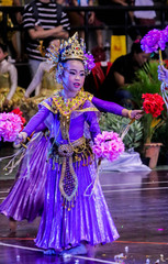 Fototapeta na wymiar Single Little child girl Thai dance