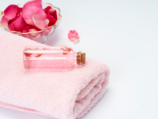 Obraz na płótnie Canvas spa products of rose essential oil