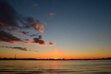 Obraz premium 名古屋港からの日の出