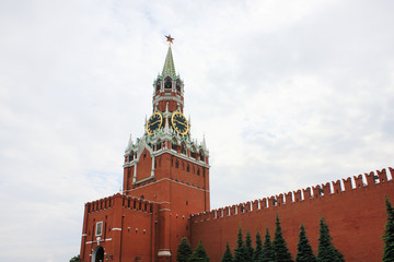 Fototapeta na wymiar Spasskaya Tower of the Moscow Kremlin in Russia 