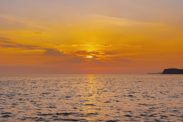 Fototapeta na wymiar landscape of sunset on the coast sea, waves, horizon. top view.