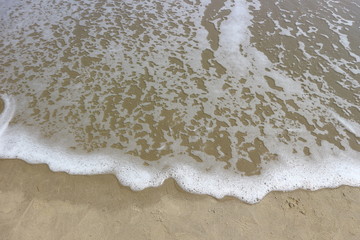 Sea water and white bubble waves
