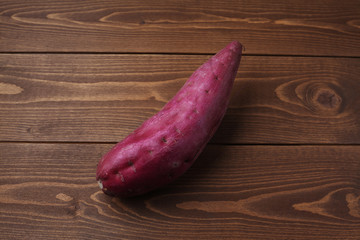 さつまいも 生野菜 テーブル