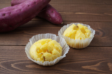 さつまいも 蒸しパン カップケーキ テーブル